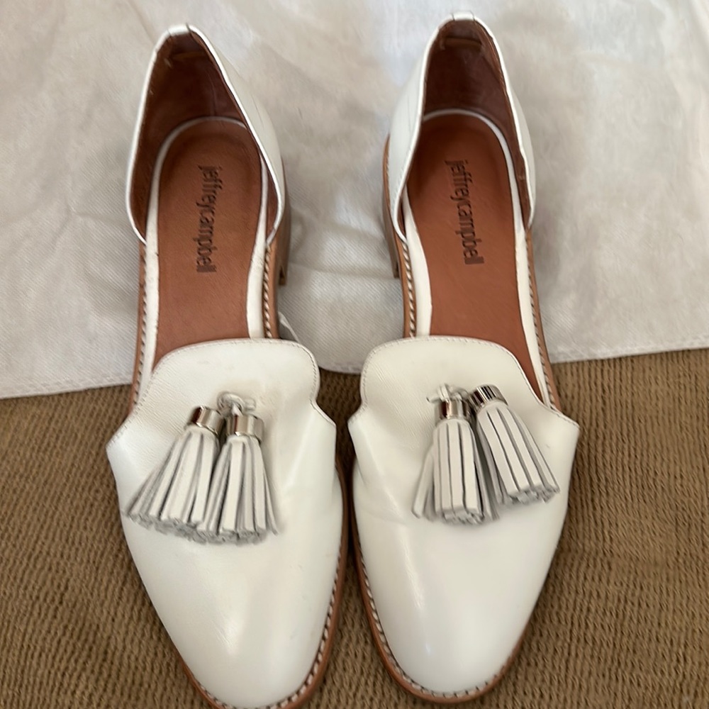 Beautiful white tassel shoes